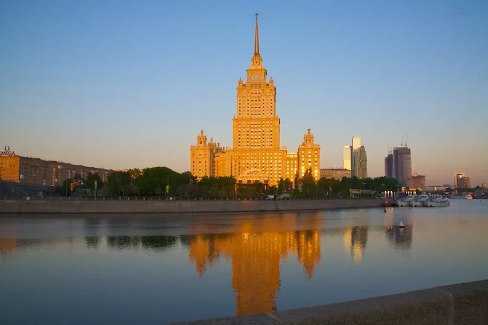Отель Radisson Royal (гостиница "Украина")