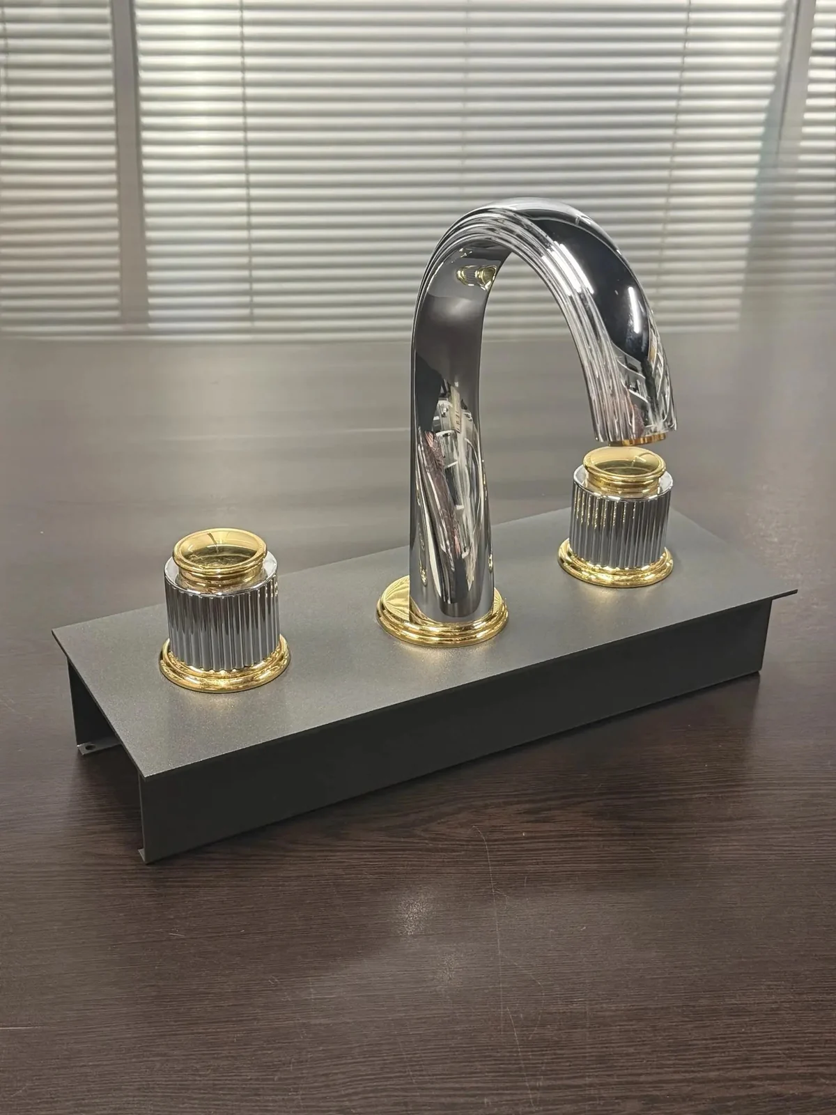 Смеситель для раковины, THG, Jaipur metal, цвет-Polished Chrome/Polished Gold